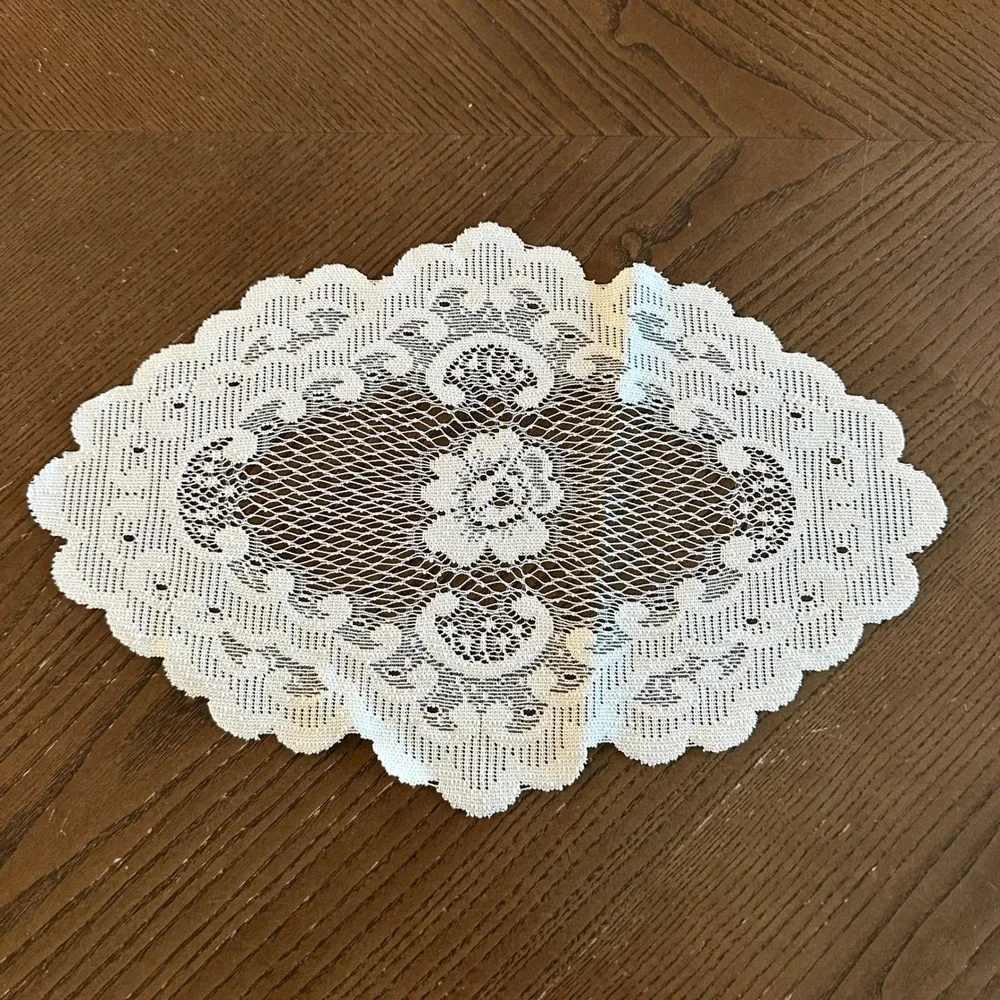 Vintage White Lace Oval Doily Floral Rose Scalloped Edge Table Runner 14x10